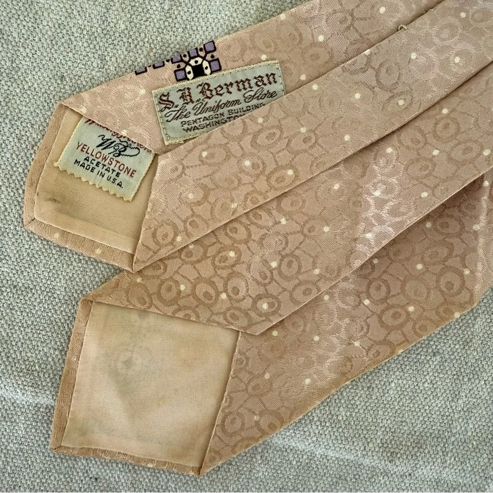 Vintage Wilson Brothers Yellowstone Blush Pink Geometric Print Neck Tie